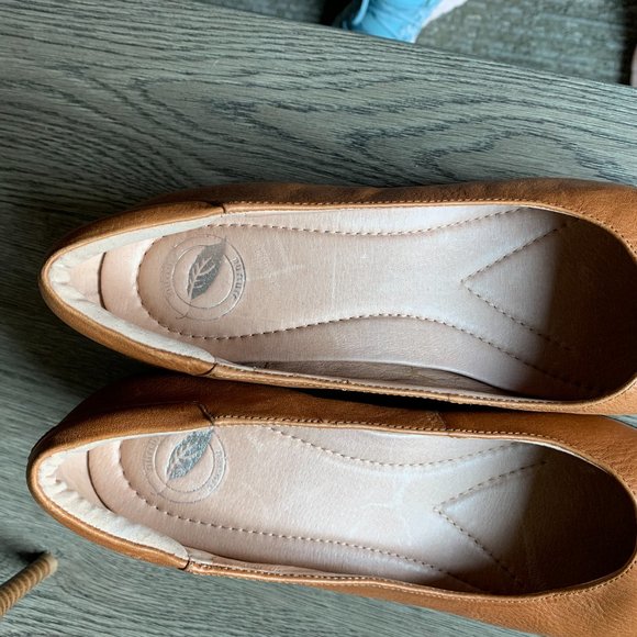 Nurture Wedges Tan Leather Women's 8M - Picture 4 of 7